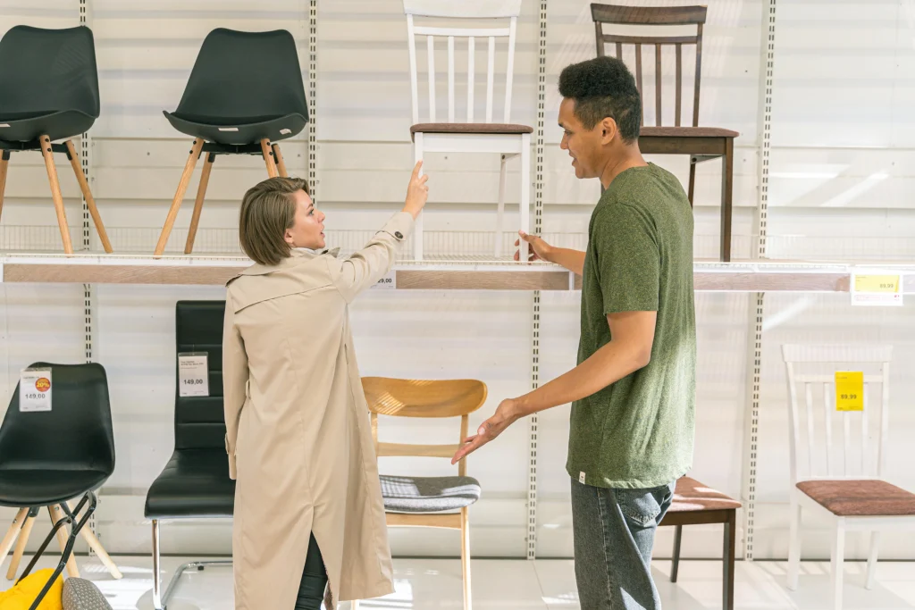 choose the right furniture by measuring room space