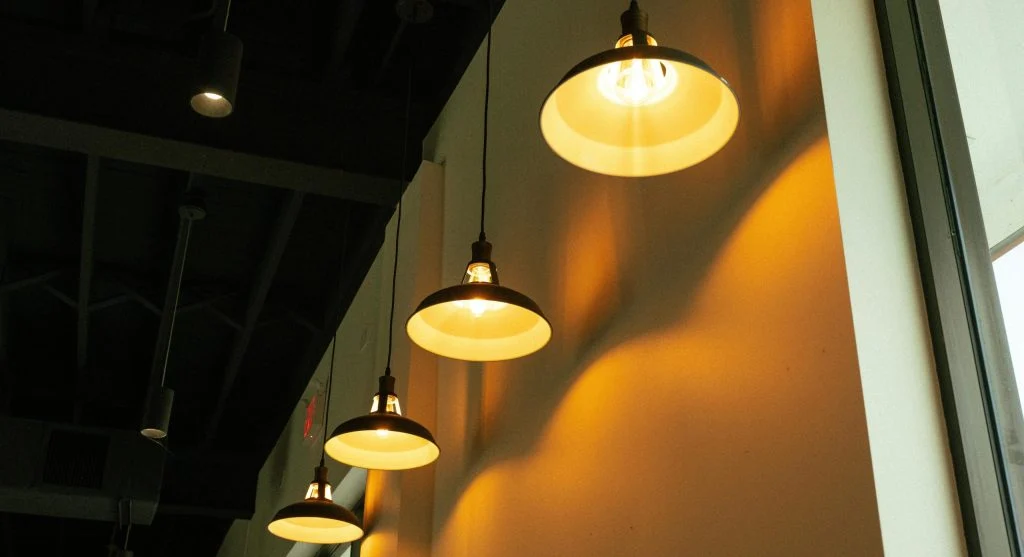 Interior decor with layered lighting concept