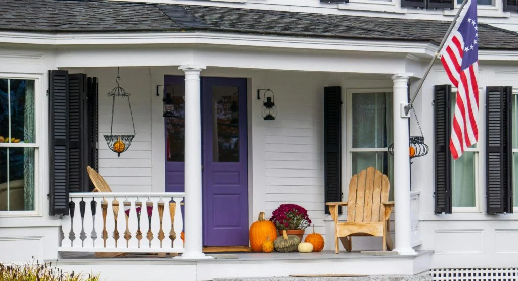 Home decor with seasonal color updates
