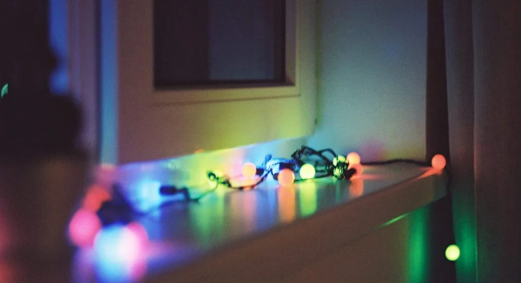Seasonal decor ideas with creative lighting adjustments