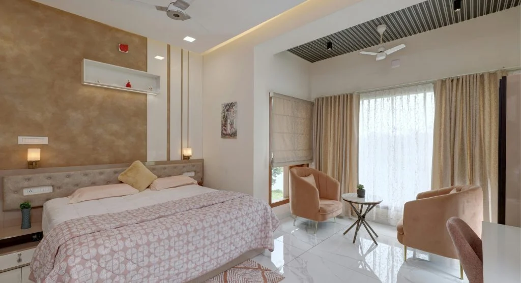 Interior decor ideas with balanced furniture arrangement