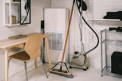 Small room with efficient layout and storage solutions