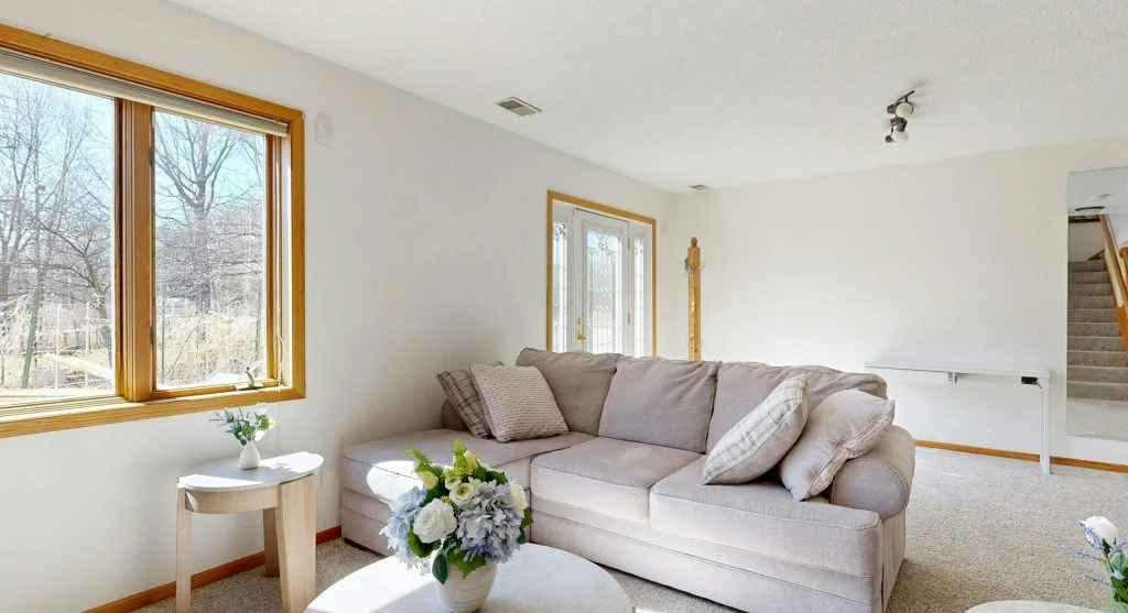 Seasonal home decor ideas with fresh flowers and comfortable furniture