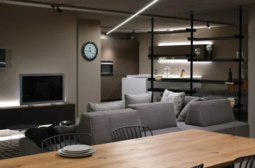 Furniture arrangement in a modern living room