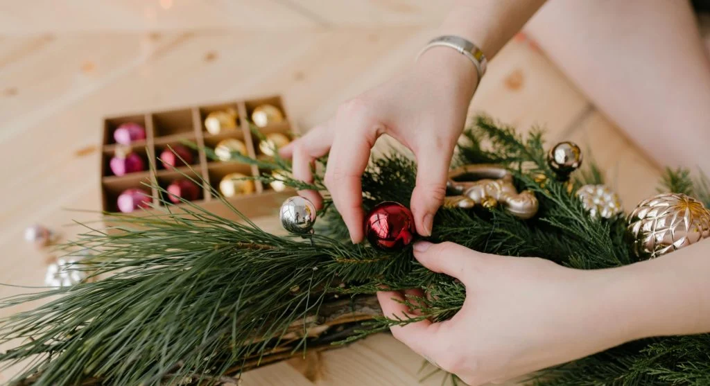 Seasonal decor ideas using color updates for home interior